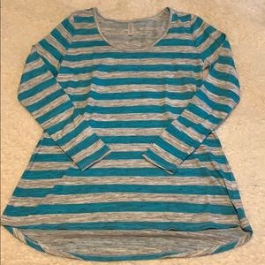 EUC Lularoe lynnae top